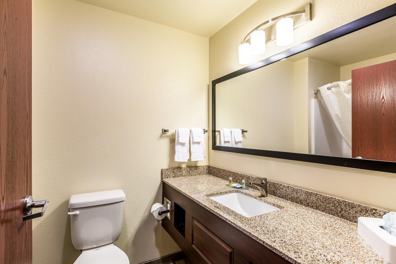 Cobblestone Hotel & Suites Hartford Экстерьер фото