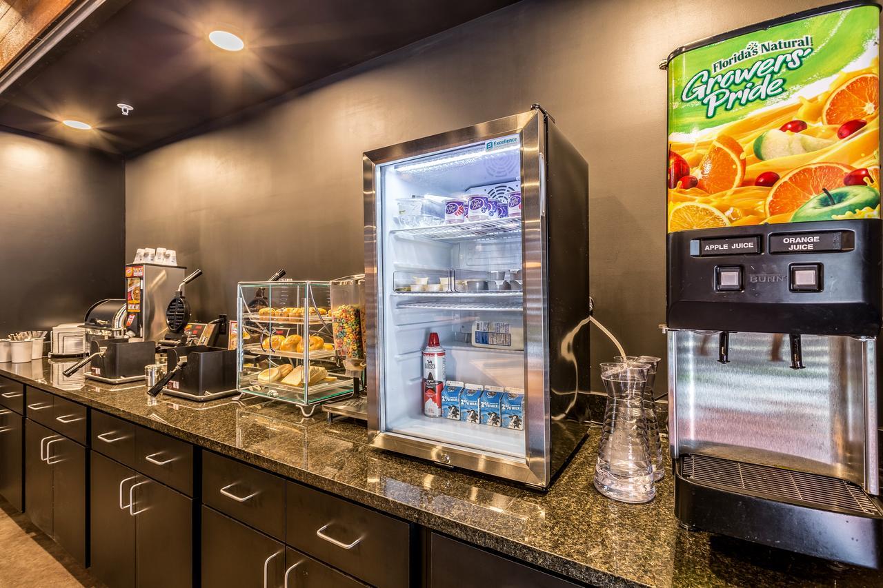 Cobblestone Hotel & Suites Hartford Экстерьер фото