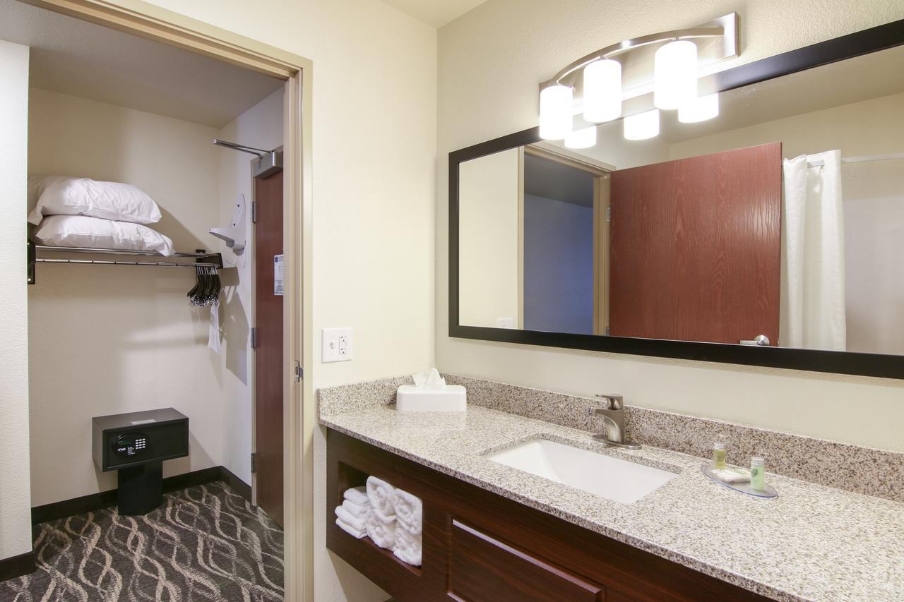 Cobblestone Hotel & Suites Hartford Экстерьер фото