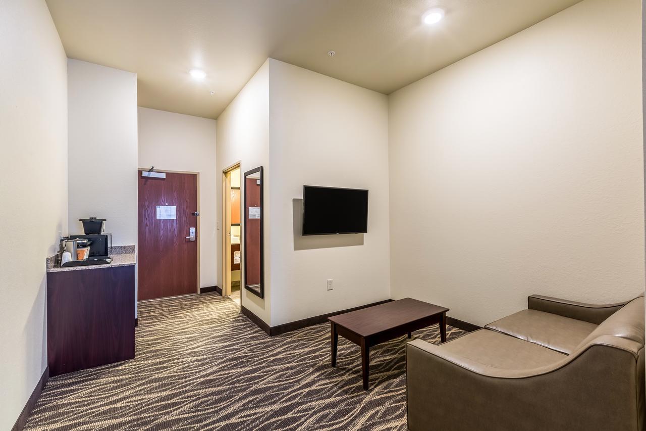 Cobblestone Hotel & Suites Hartford Экстерьер фото