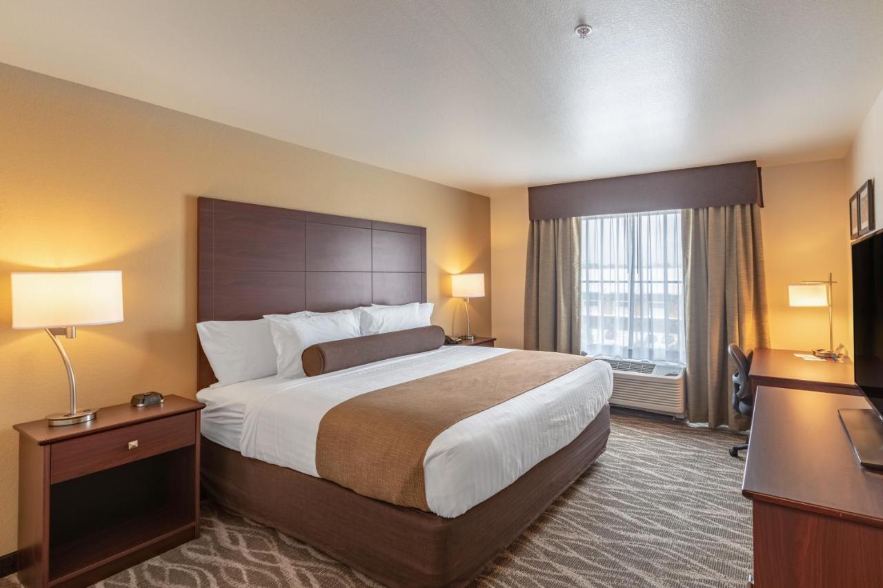 Cobblestone Hotel & Suites Hartford Экстерьер фото