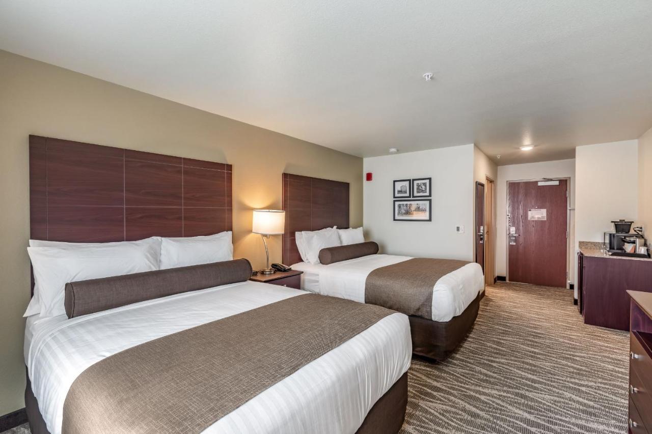 Cobblestone Hotel & Suites Hartford Экстерьер фото