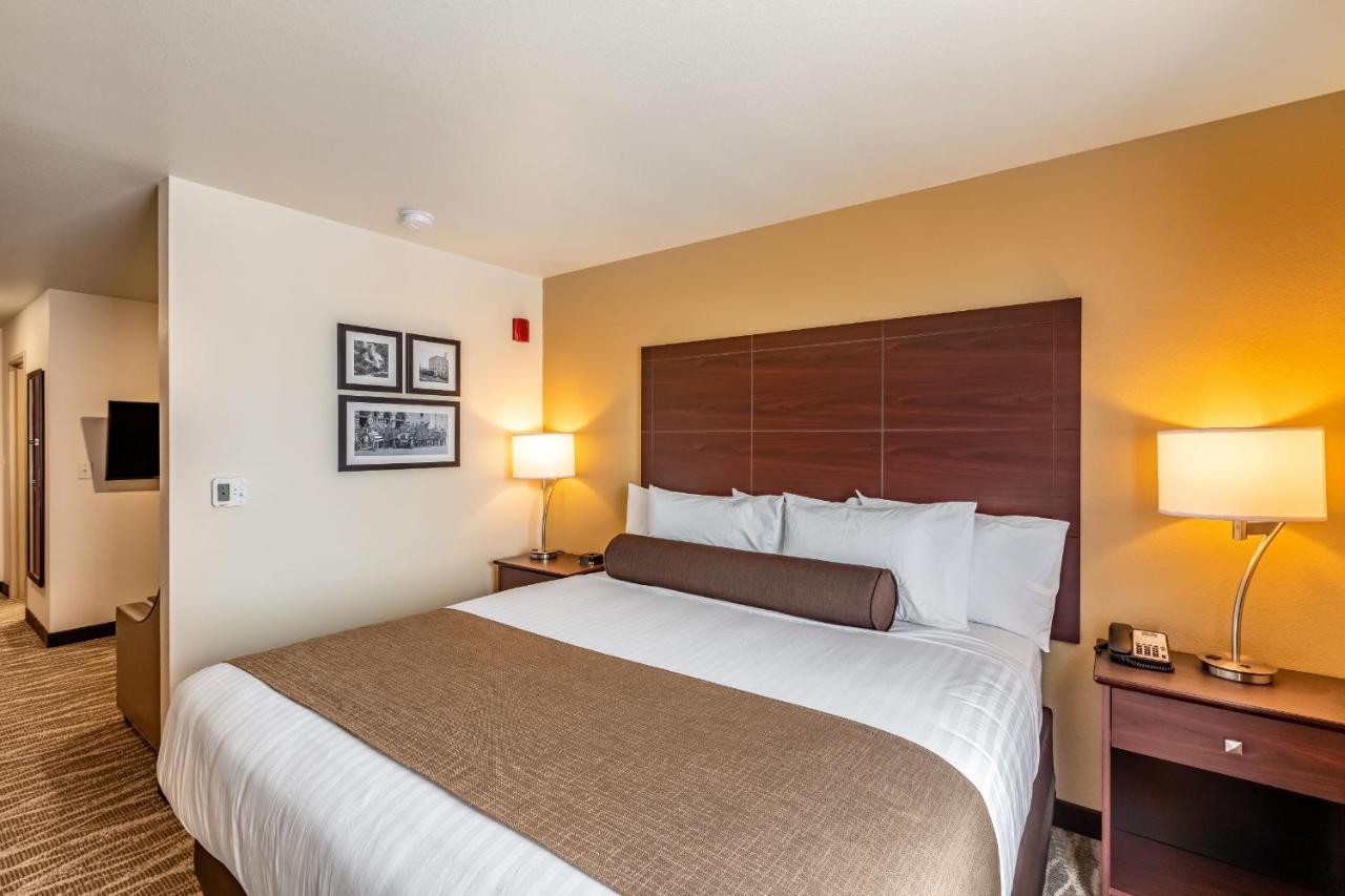 Cobblestone Hotel & Suites Hartford Экстерьер фото