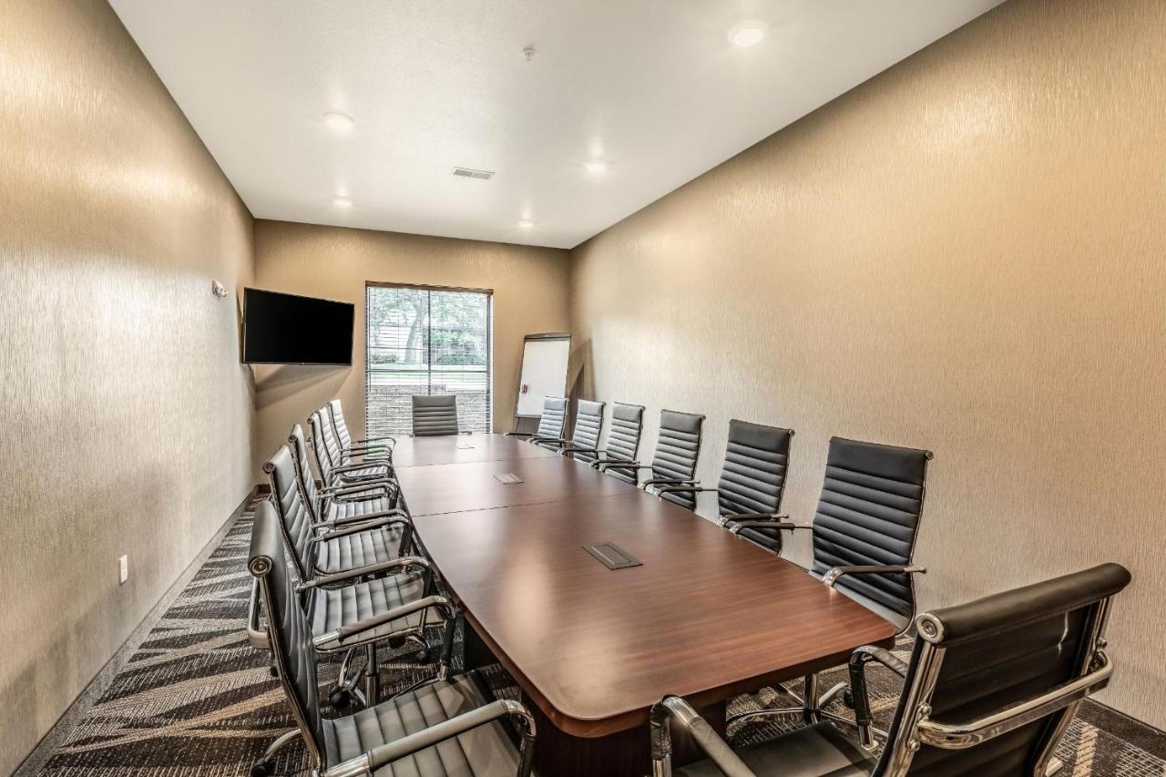 Cobblestone Hotel & Suites Hartford Экстерьер фото