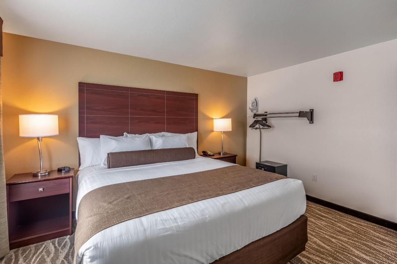 Cobblestone Hotel & Suites Hartford Экстерьер фото