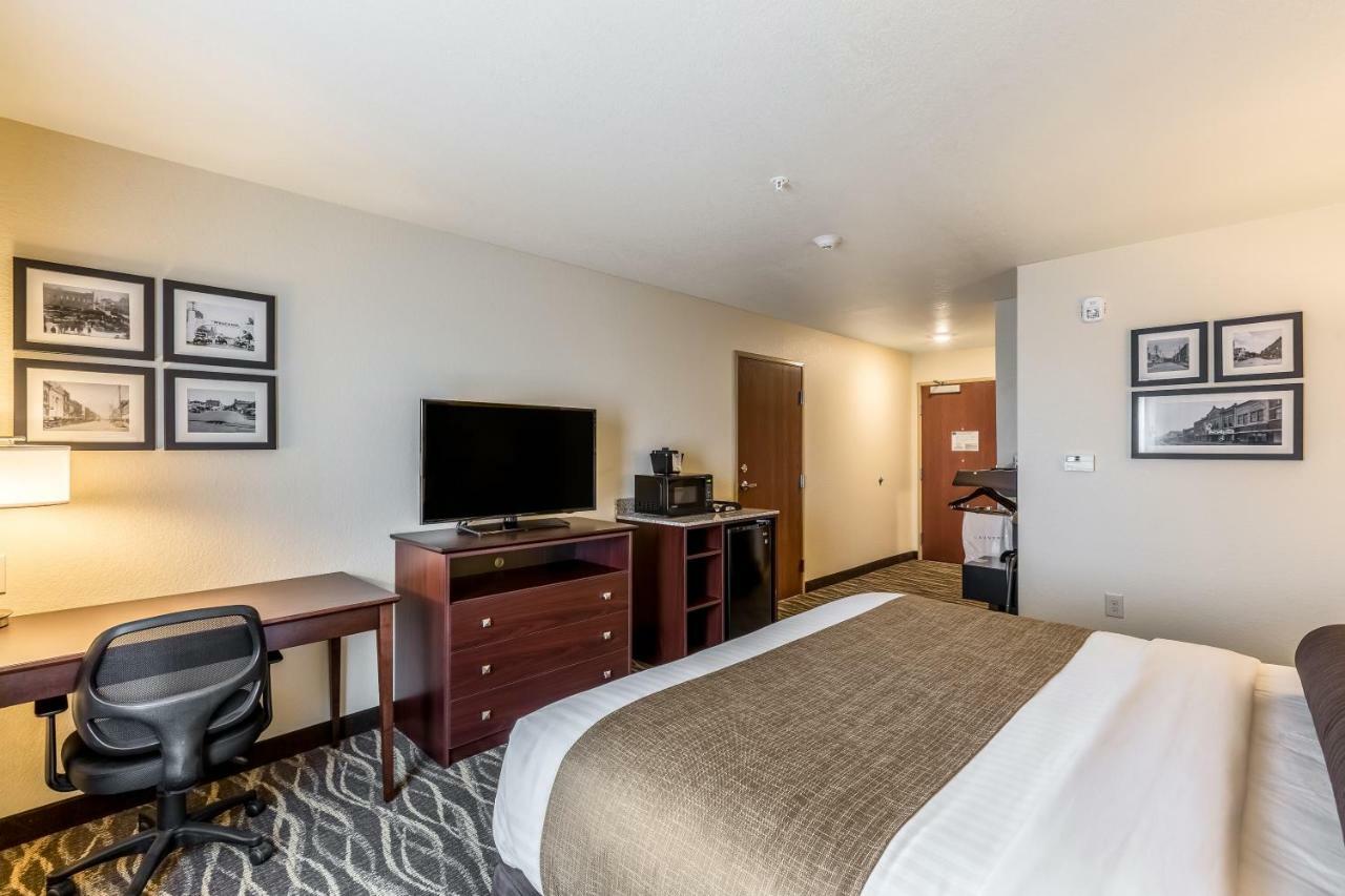 Cobblestone Hotel & Suites Hartford Экстерьер фото