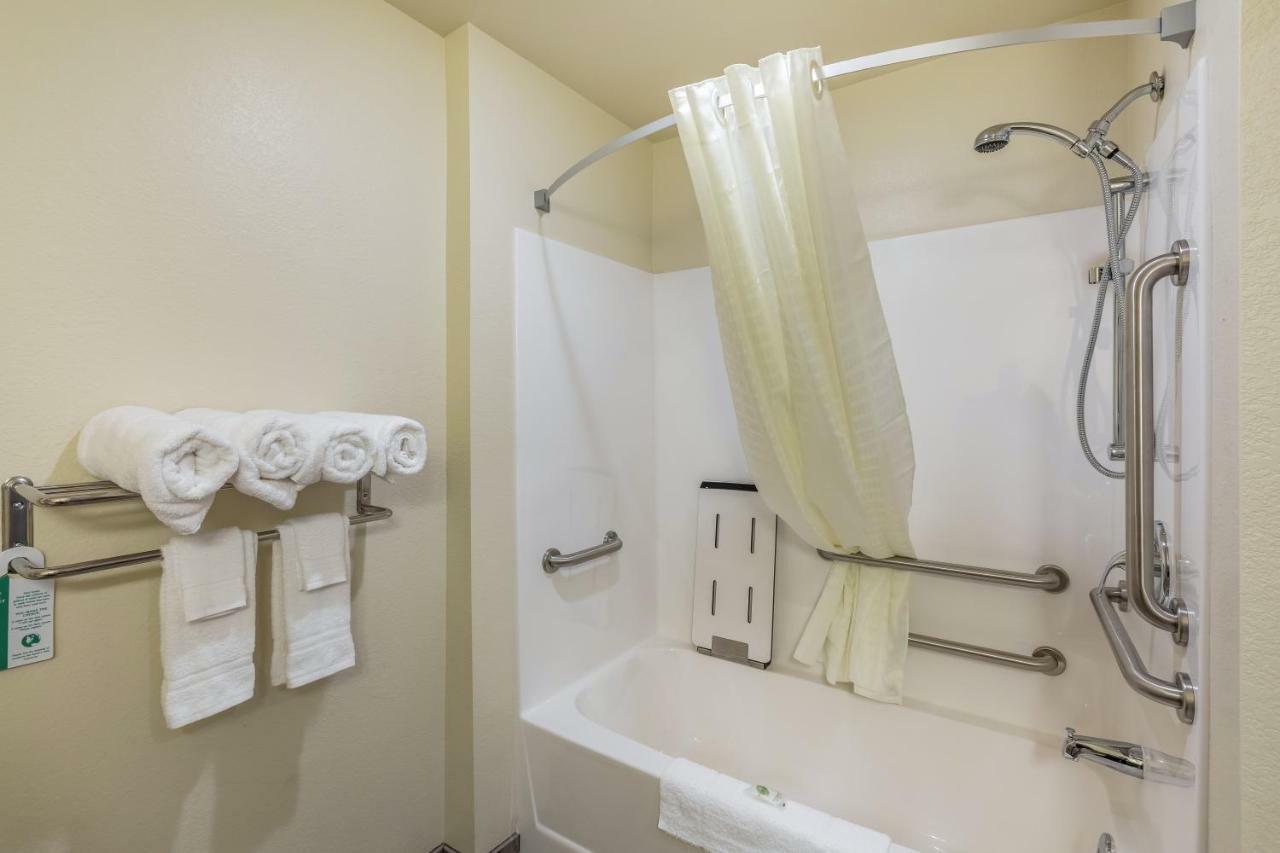 Cobblestone Hotel & Suites Hartford Экстерьер фото